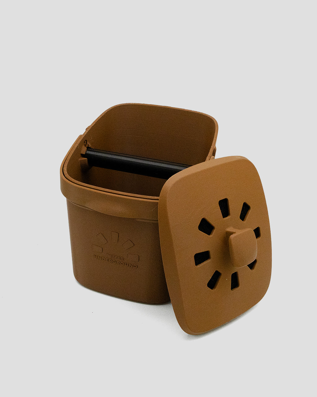 Better Underground coffee compost bin in brown, detail view – carbon-activated filter lid - removable knock inside