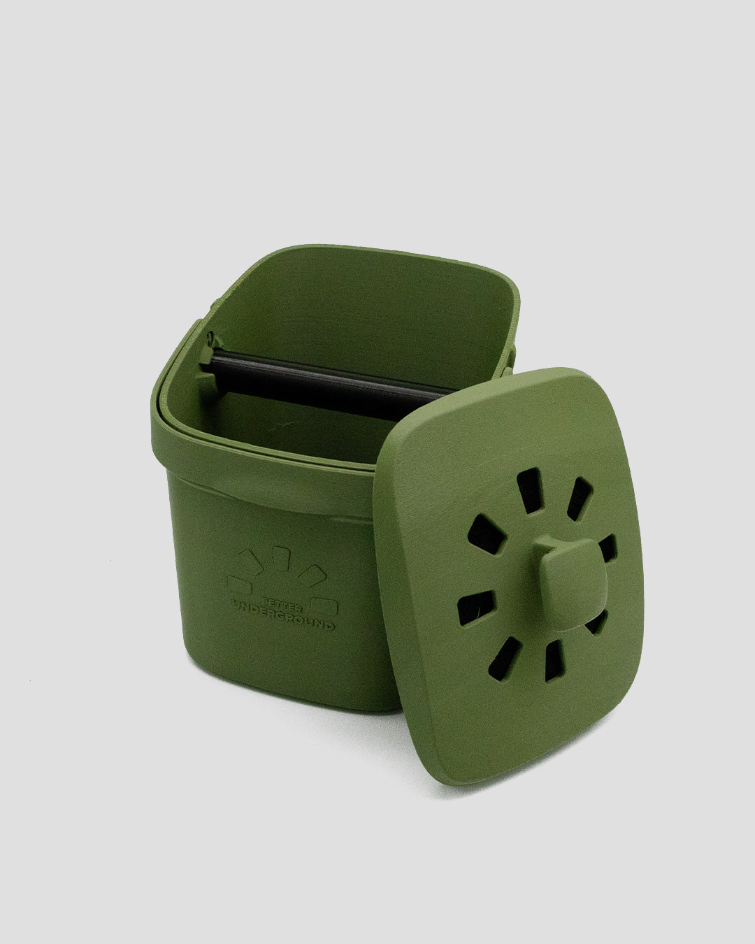 Better Underground coffee compost bin in olive green, detail view – carbon-activated filter lid - removable knock inside